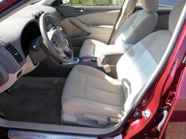 Nissan Altima 2011 photo 2