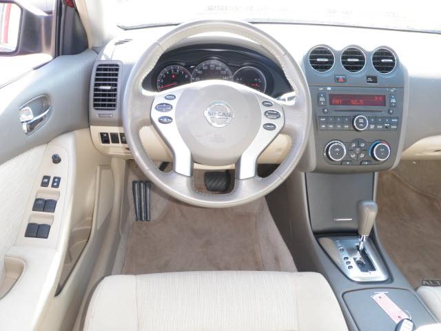 Nissan Altima 2011 photo 4