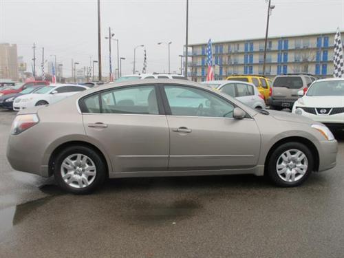 Nissan Altima 2011 photo 1