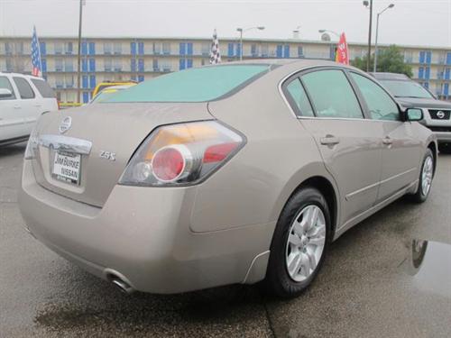 Nissan Altima 2011 photo 2