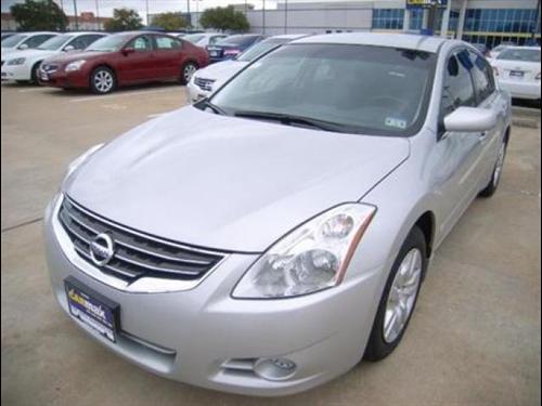 Nissan Altima 2011 photo 2