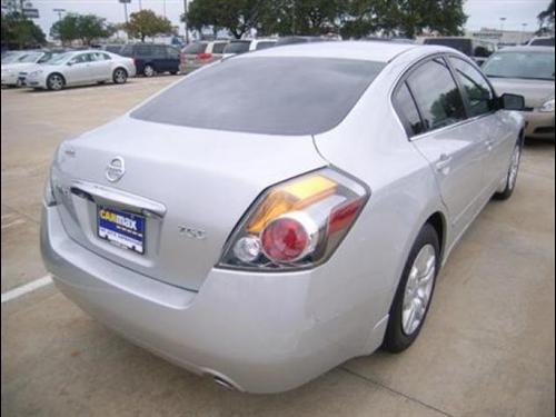 Nissan Altima 2011 photo 4