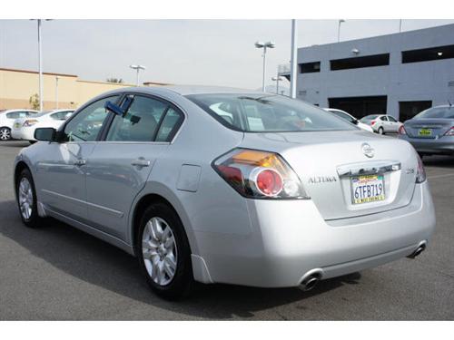 Nissan Altima 2011 photo 4