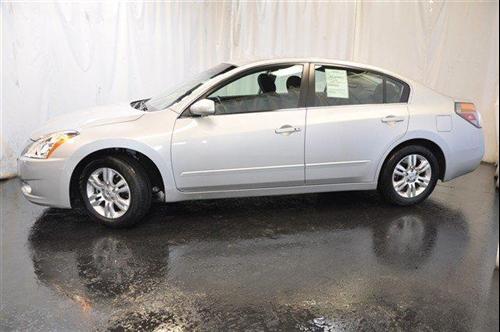 Nissan Altima 2011 photo 2