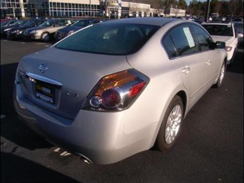 Nissan Altima 2011 photo 4