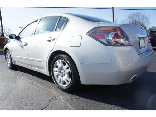 Nissan Altima 2011 photo 2