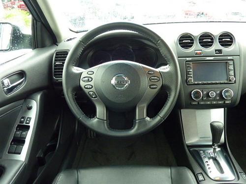Nissan Altima 2011 photo 1