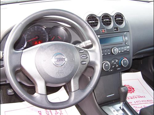 Nissan Altima 2011 photo 2