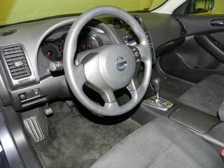 Nissan Altima 2011 photo 2
