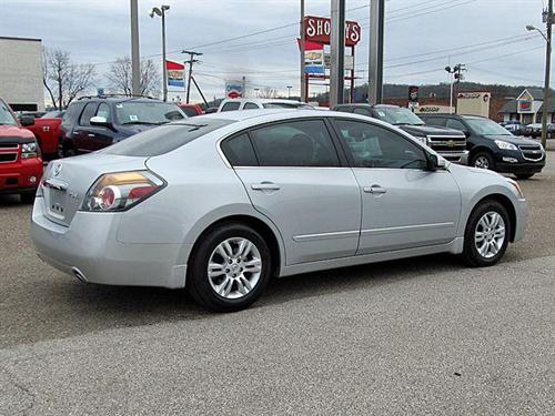 Nissan Altima 2011 photo 1