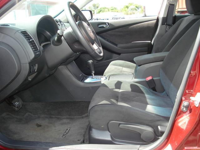 Nissan Altima 2011 photo 2