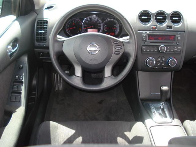 Nissan Altima 2011 photo 4