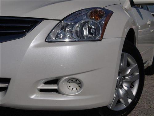 Nissan Altima 2011 photo 1