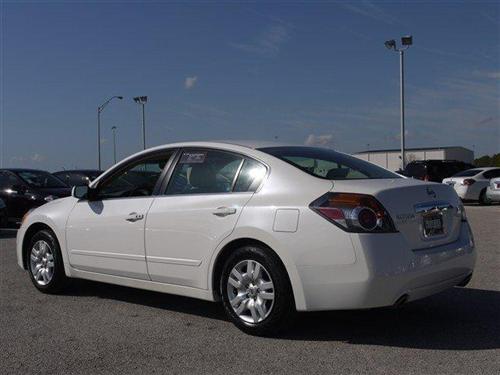 Nissan Altima 2011 photo 4