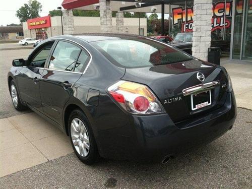 Nissan Altima 2011 photo 2