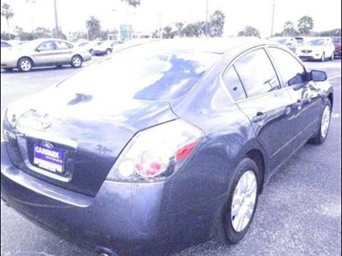 Nissan Altima 2011 photo 4