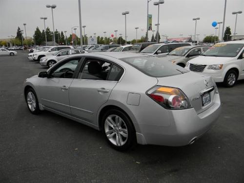 Nissan Altima 2011 photo 2