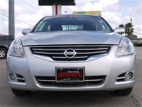 Nissan Altima 2011 photo 2