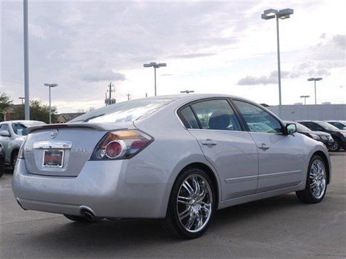 Nissan Altima 2011 photo 4