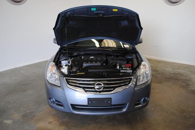 Nissan Altima 2011 photo 2