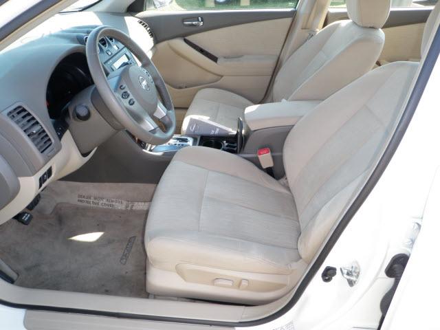 Nissan Altima 2011 photo 2