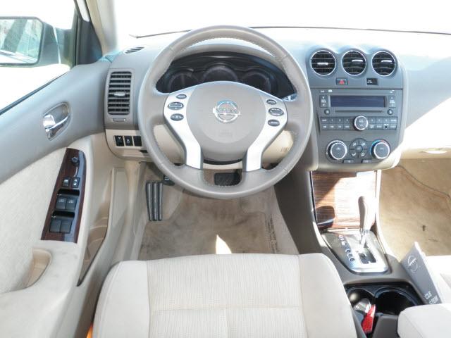 Nissan Altima 2011 photo 4