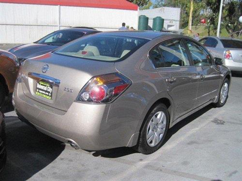 Nissan Altima 2011 photo 4