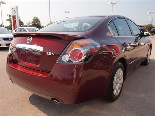 Nissan Altima 2011 photo 1