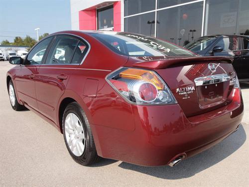 Nissan Altima 2011 photo 2