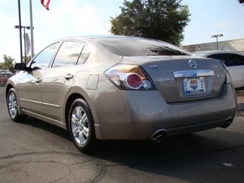 Nissan Altima 2011 photo 1