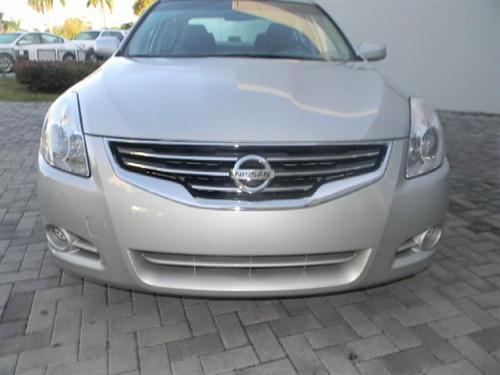 Nissan Altima 2011 photo 1