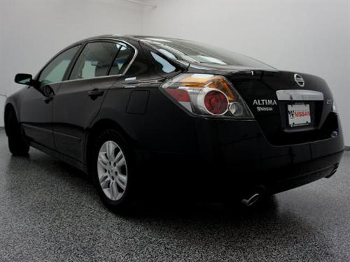 Nissan Altima 2011 photo 2