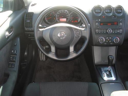 Nissan Altima 2011 photo 4