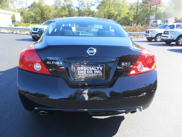 Nissan Altima 2011 photo 1