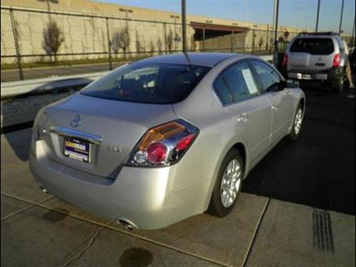 Nissan Altima 2011 photo 4