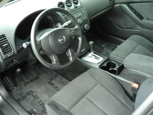 Nissan Altima 2011 photo 2