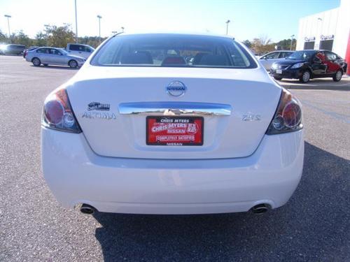 Nissan Altima 2011 photo 1