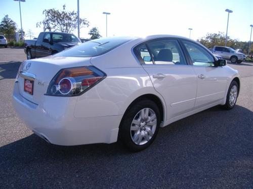 Nissan Altima 2011 photo 3