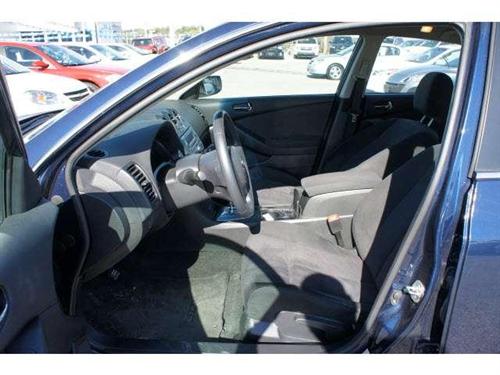 Nissan Altima 2011 photo 2