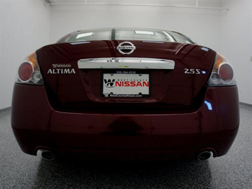 Nissan Altima 2011 photo 1