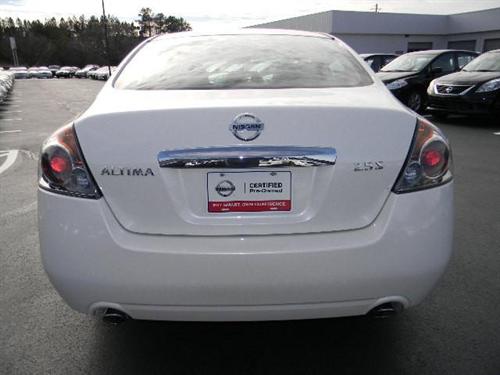 Nissan Altima 2011 photo 1