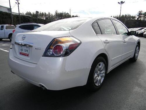 Nissan Altima 2011 photo 2