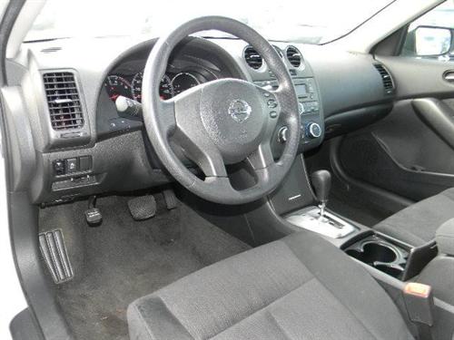Nissan Altima 2011 photo 4