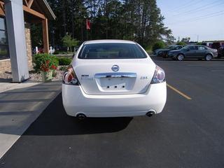 Nissan Altima 2011 photo 1