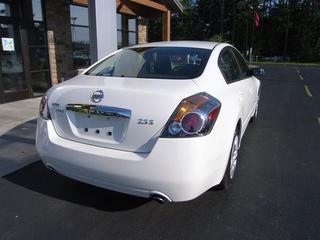 Nissan Altima 2011 photo 2