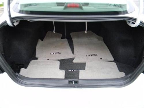 Nissan Altima 2011 photo 2