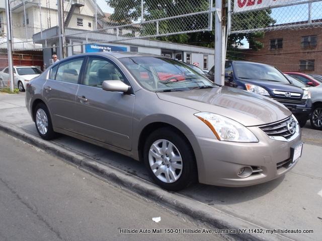 Nissan Altima 4WD Crew Cab 140.5 Laramie Sedan