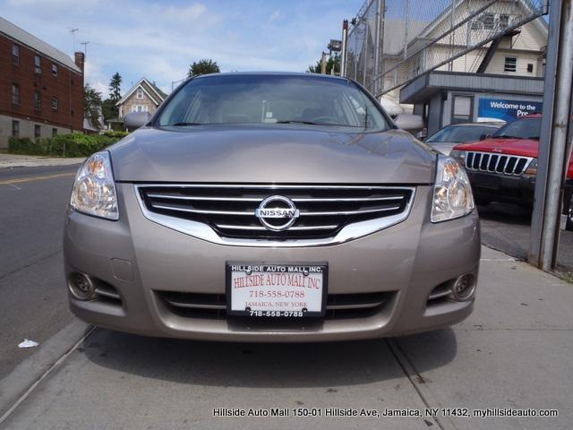 Nissan Altima 2011 photo 1