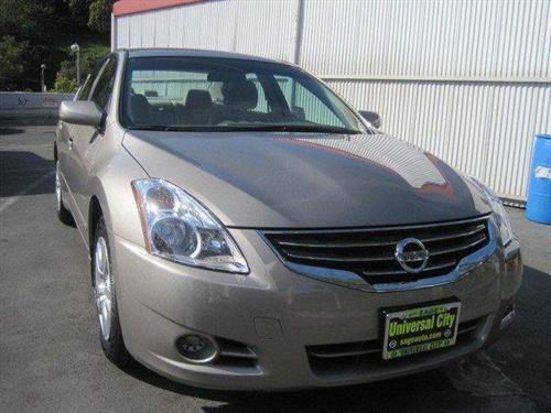 Nissan Altima 2011 photo 1