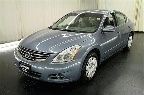 Nissan Altima 2011 photo 2